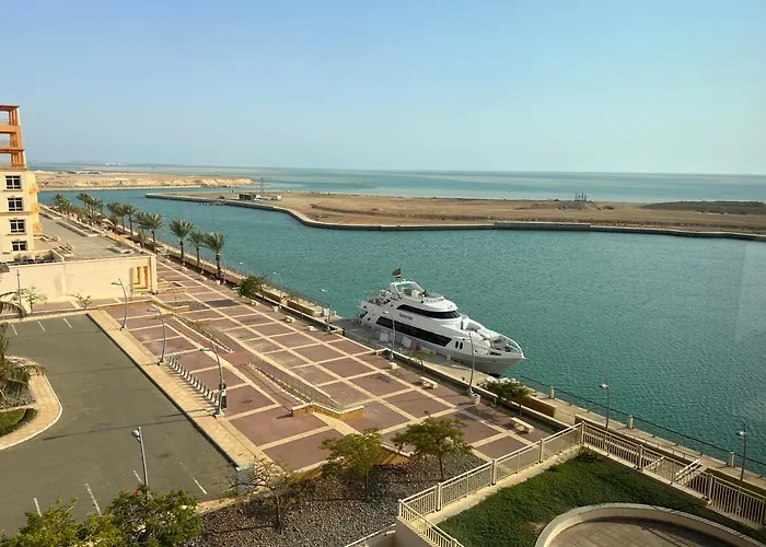 رويال مارينا بانوراما ثلاث غرف علي البحر مباشر عوائل فقط