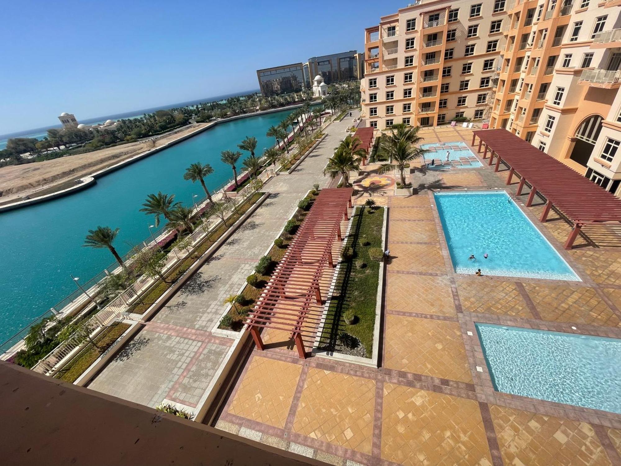 Apartment رويال مارينا بانوراما ثلاث غرف علي البحر مباشر عوائل فقط *