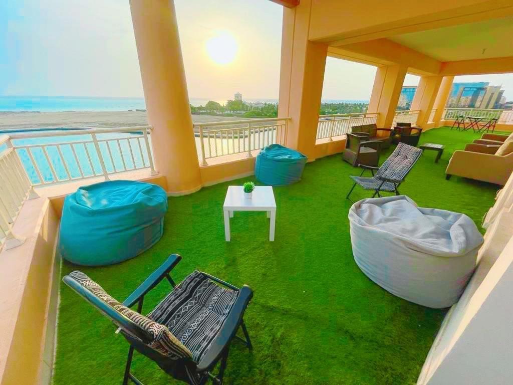Apartment رويال مارينا بانوراما ثلاث غرف علي البحر مباشر عوائل فقط *