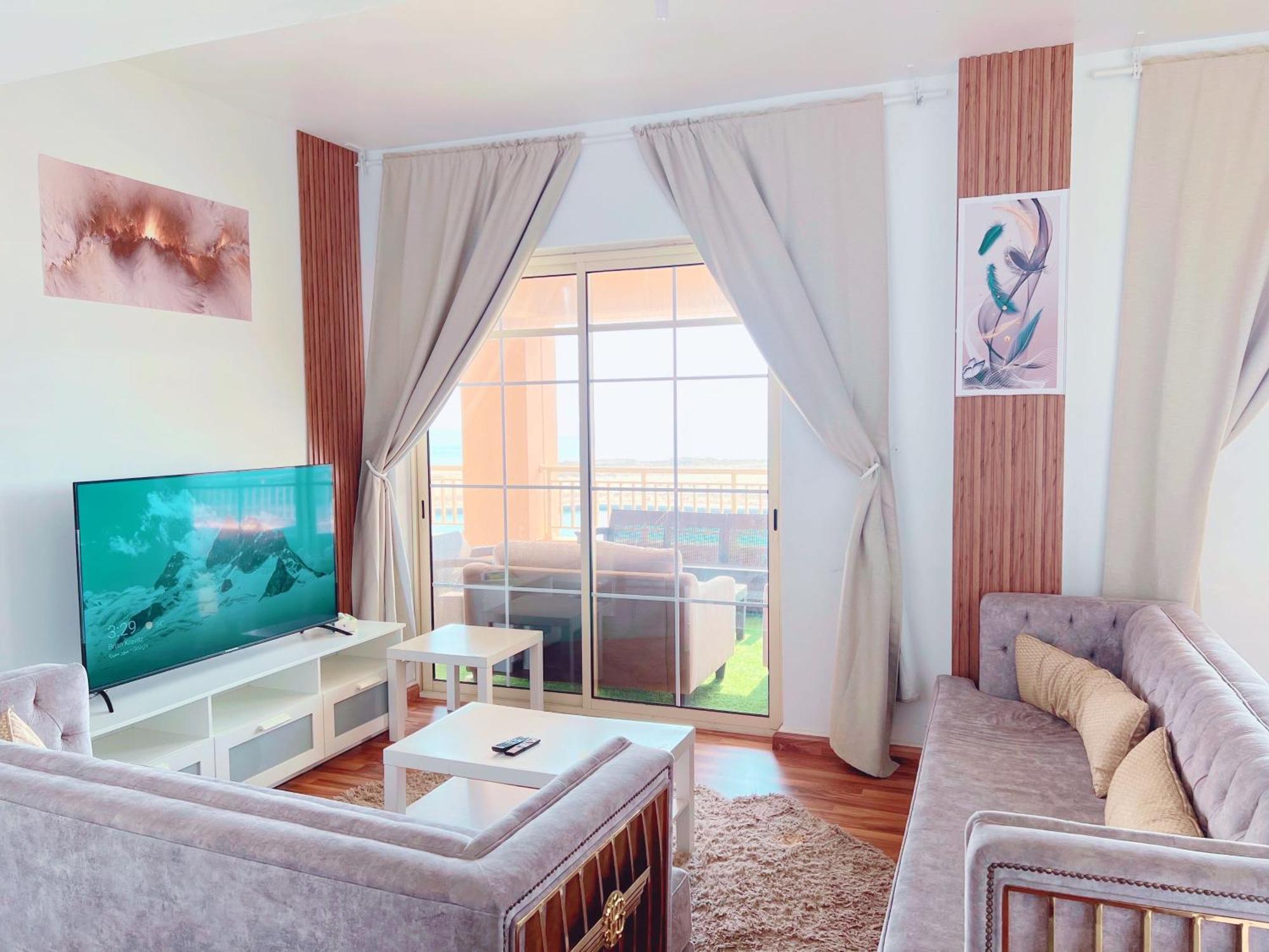رويال مارينا بانوراما ثلاث غرف علي البحر مباشر عوائل فقط Apartment *