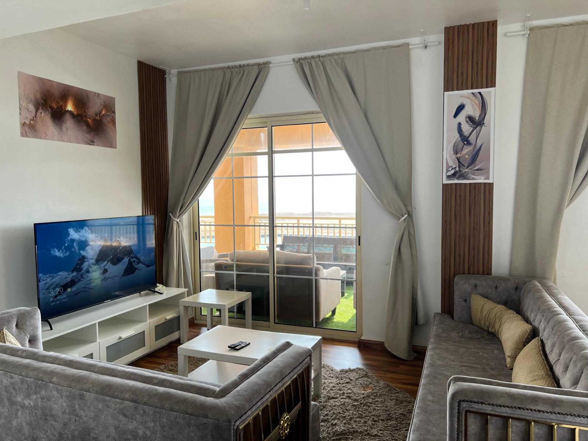 Apartment رويال مارينا بانوراما ثلاث غرف علي البحر مباشر عوائل فقط *