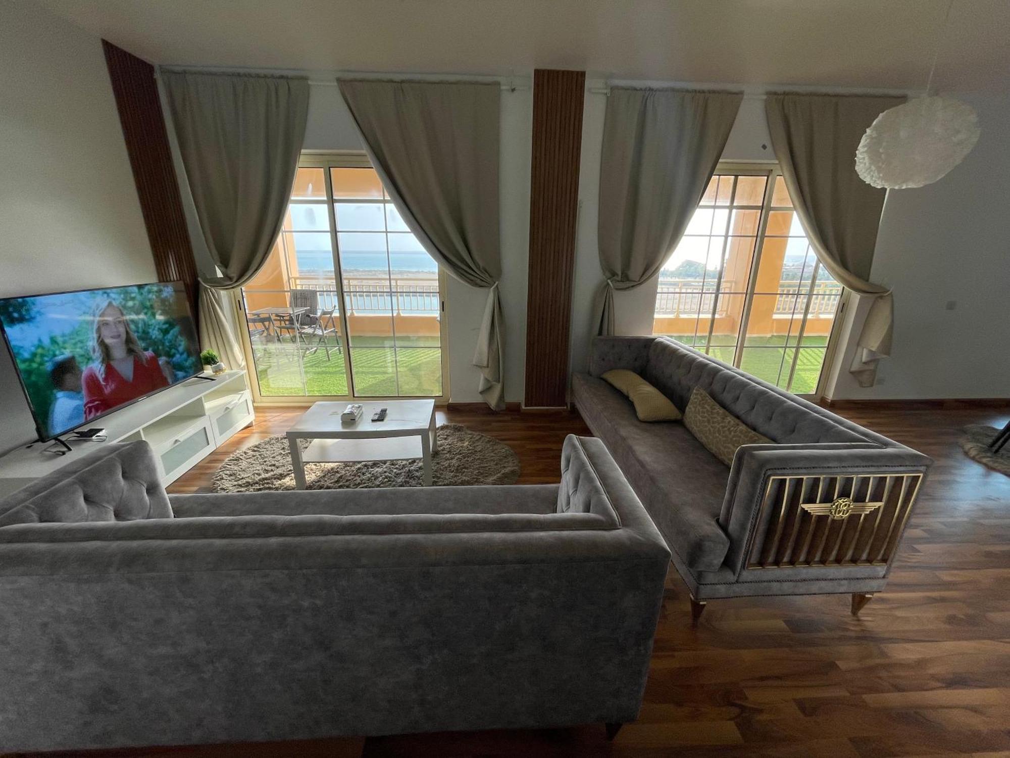 رويال مارينا بانوراما ثلاث غرف علي البحر مباشر عوائل فقط Apartment