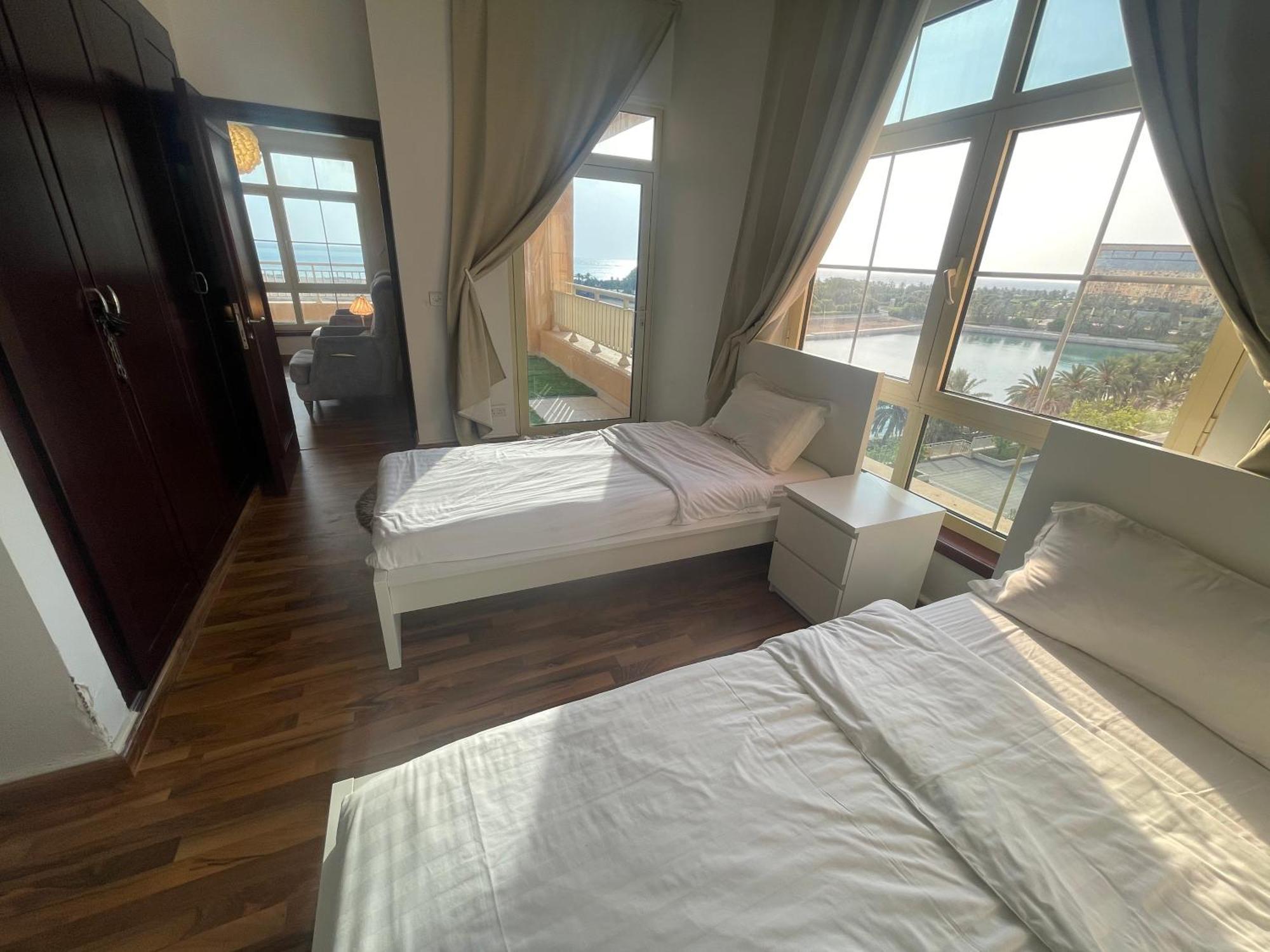 Apartment رويال مارينا بانوراما ثلاث غرف علي البحر مباشر عوائل فقط King Abdullah Economic City