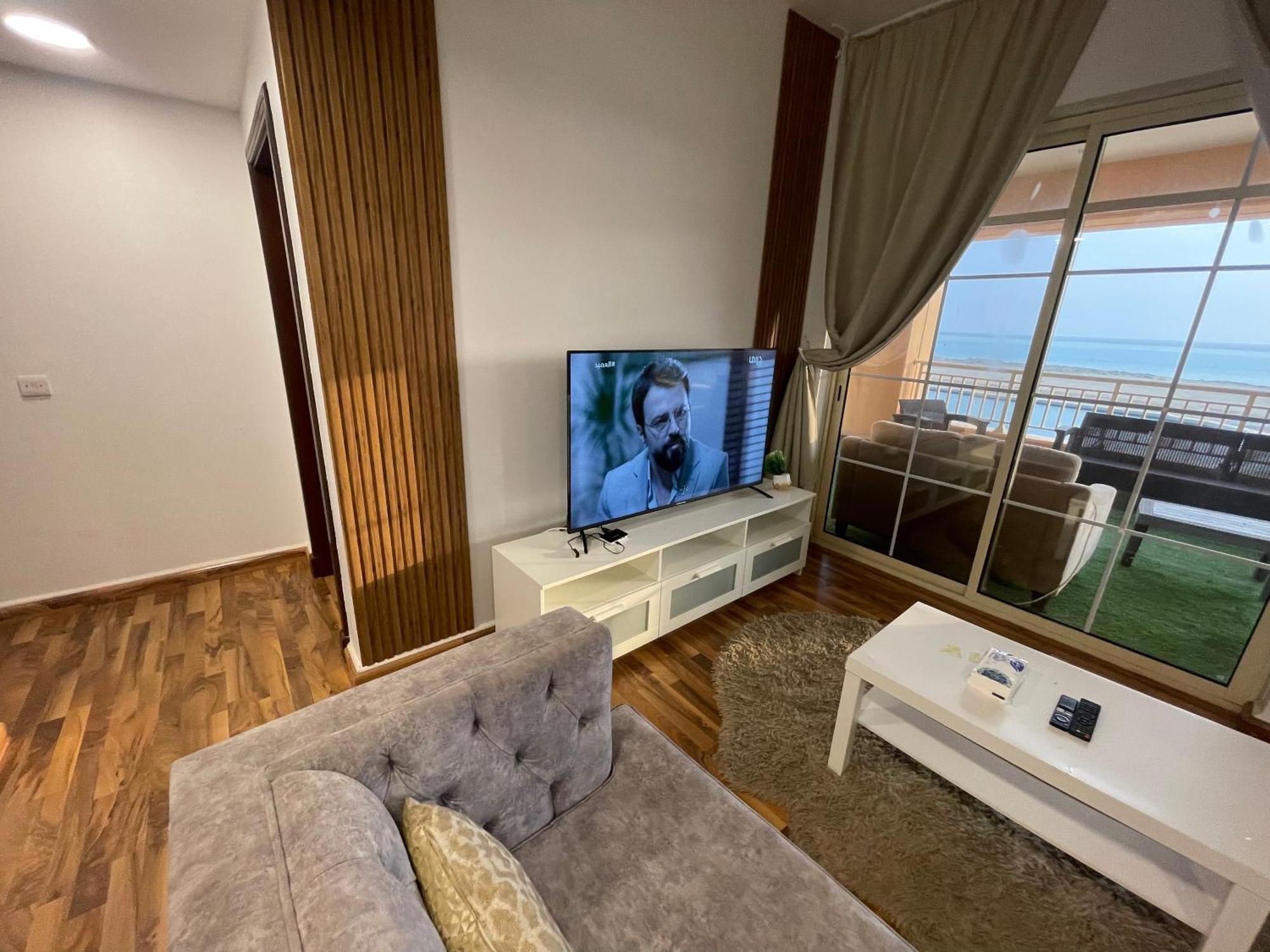 رويال مارينا بانوراما ثلاث غرف علي البحر مباشر عوائل فقط Apartment *