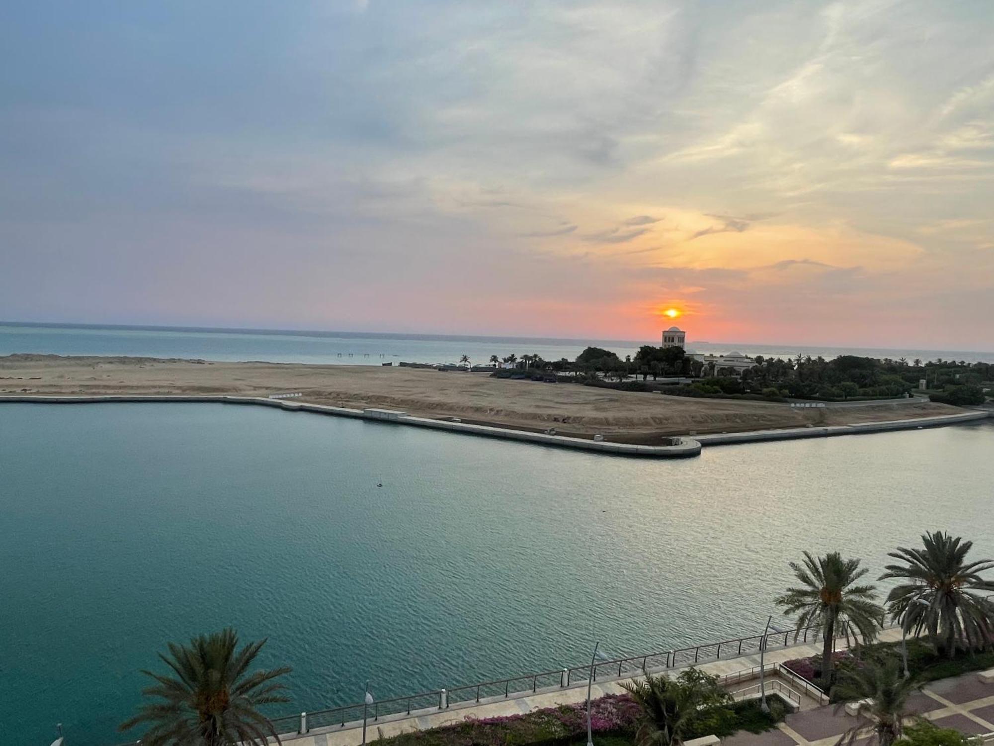 Apartment رويال مارينا بانوراما ثلاث غرف علي البحر مباشر عوائل فقط *