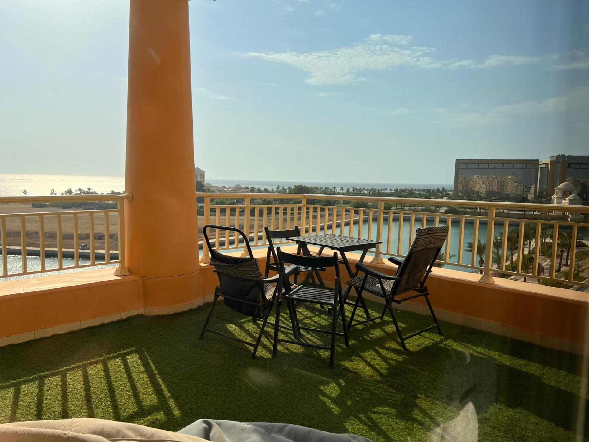 رويال مارينا بانوراما ثلاث غرف علي البحر مباشر عوائل فقط Apartment *