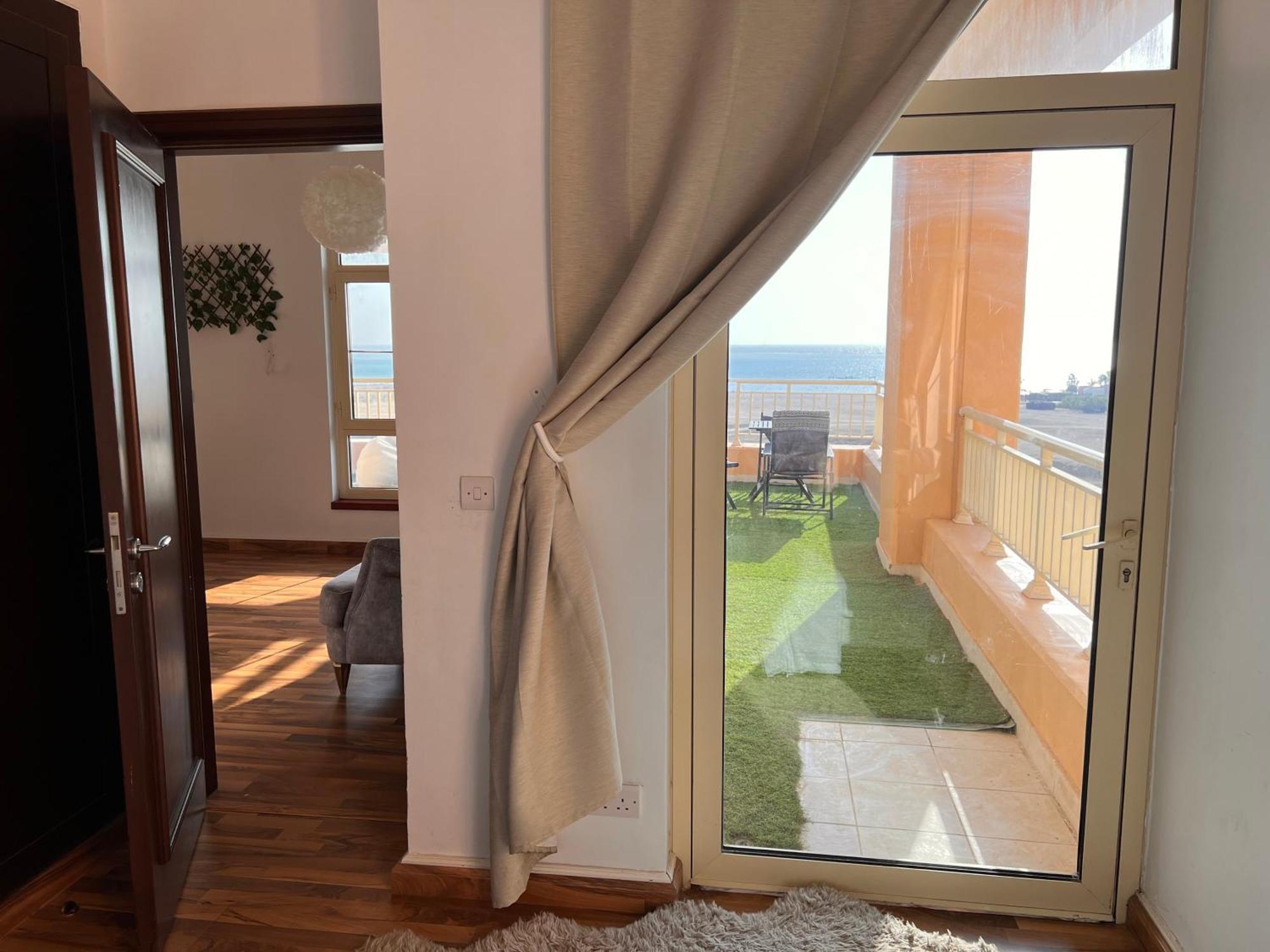 Apartment رويال مارينا بانوراما ثلاث غرف علي البحر مباشر عوائل فقط