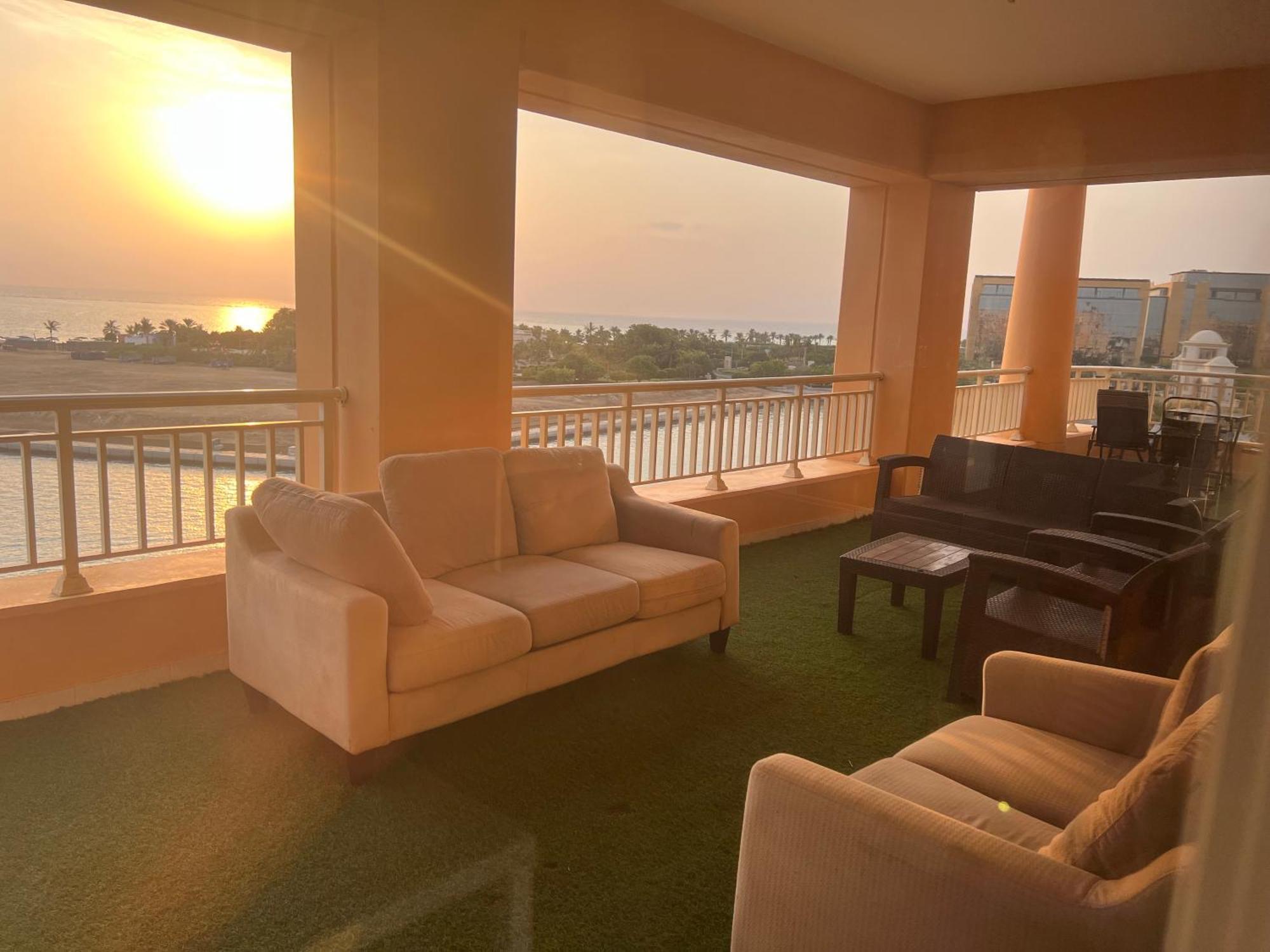 Apartment رويال مارينا بانوراما ثلاث غرف علي البحر مباشر عوائل فقط